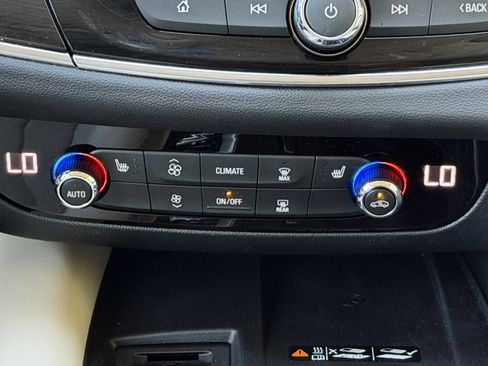 Used 2024 Buick Enclave Essence w/ Experience Buick Package image 7