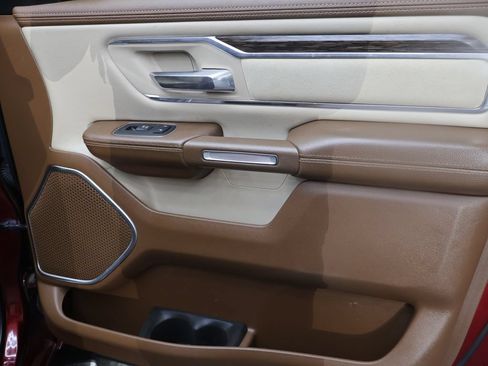 Used 2019 RAM 1500 Laramie AWD/4WD image 11