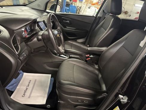 Used 2022 Chevrolet Trax LT w/ LT Convenience Package image 11
