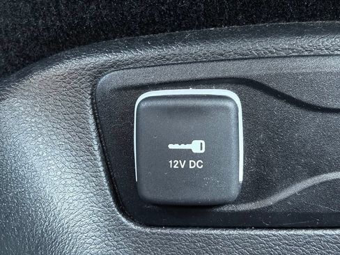 Certified 2025 Chrysler Pacifica Select FWD image 33