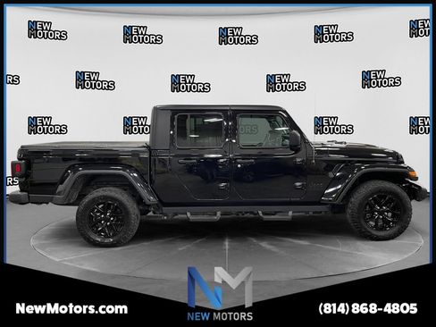 Used 2023 Jeep Gladiator Sport AWD/4WD image 6