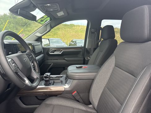 Used 2025 Chevrolet Silverado 1500 RST AWD/4WD image 12