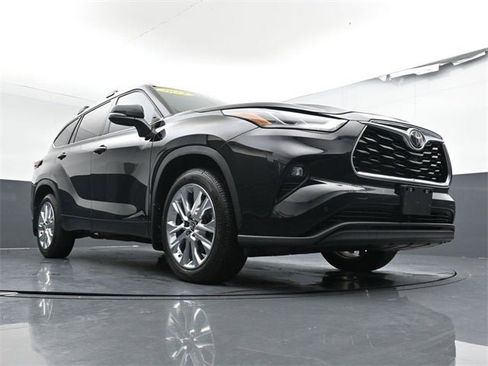 Used 2024 Toyota Highlander Limited image 28