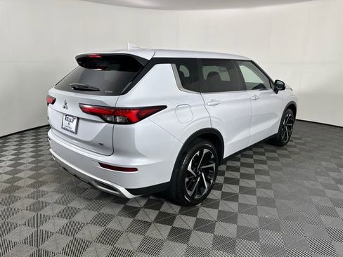Used 2023 Mitsubishi Outlander SE AWD/4WD image 9