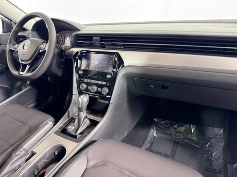 Used 2022 Volkswagen Passat 2.0T SE image 34