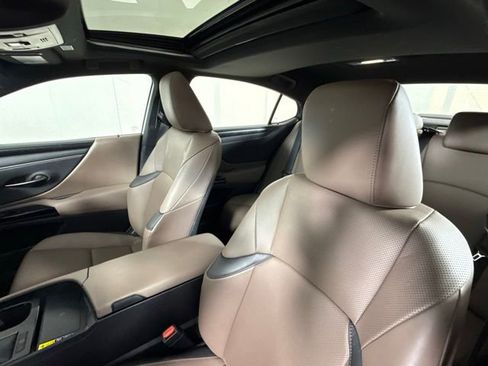 Used 2025 Lexus ES 350 w/ Premium Package image 16