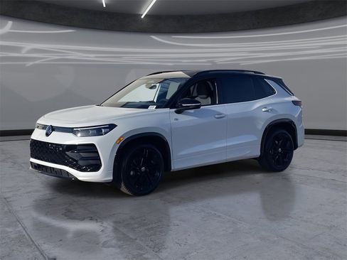 New 2026 Volkswagen Tiguan SE R-Line image 3