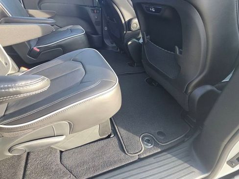 New 2026 Chrysler Pacifica Limited w/ S Appearance Package image 15