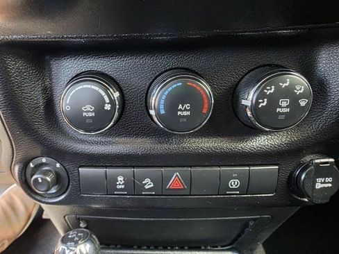 Used 2013 Jeep Wrangler Unlimited Sahara w/ Connectivity Group AWD/4WD image 16