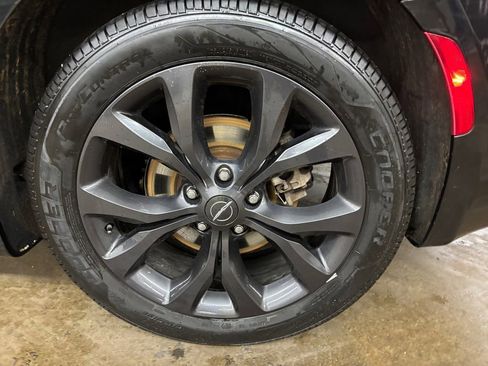 Used 2019 Chrysler Pacifica Touring Plus w/ S Appearance Package image 34