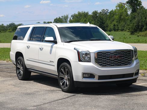 Used 2018 GMC Yukon XL Denali w/ Open Road Package RWD image 1