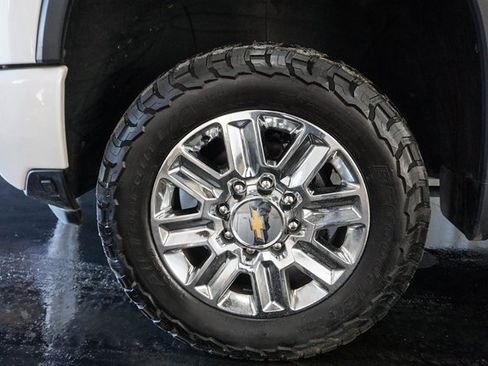 Used 2024 Chevrolet Silverado 2500 High Country w/ High Country Premium Package image 6