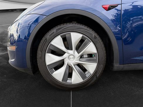 Used 2022 Tesla Model Y Long Range AWD/4WD image 13