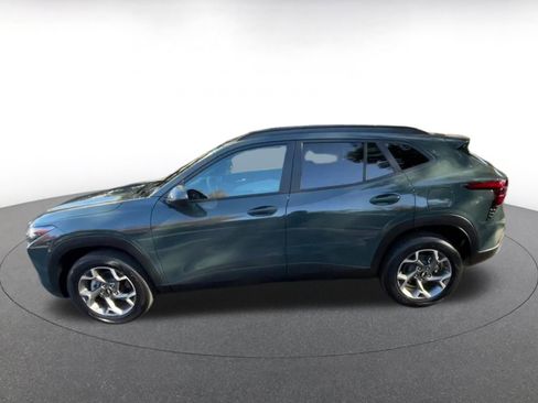 Used 2025 Chevrolet Trax LT image 9