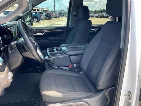 Used 2024 GMC Sierra 2500 SLE w/ SLE Value Package; AWD/4WD image 18