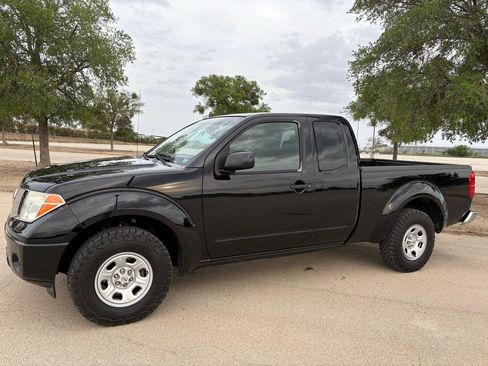 Used 2006 Nissan Frontier XE w/ (G01) XE Preferred Pkg RWD image 2