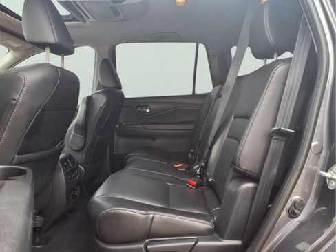 Used 2019 Honda Pilot Touring image 12