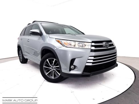 Used 2017 Toyota Highlander XLE w/ Carpet Mat Package AWD/4WD image 1
