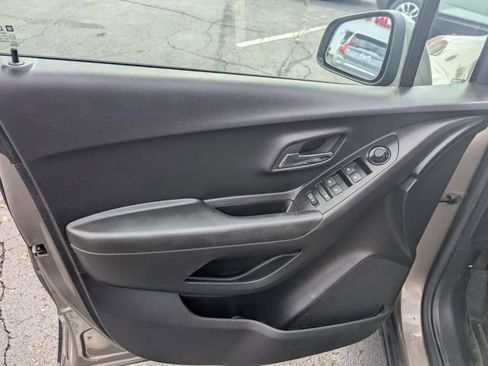 Used 2022 Chevrolet Trax LT w/ Driver Confidence Package image 15