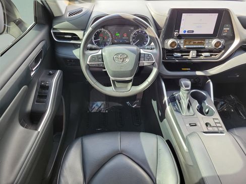 Used 2023 Toyota Highlander XLE FWD image 8
