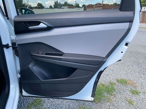 Used 2023 Volkswagen Taos SE image 19