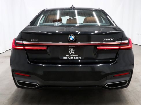 Used 2022 BMW 750i xDrive w/ Luxury Rear Seating Package image 5