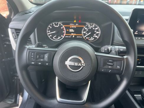 Used 2024 Nissan Rogue S image 9