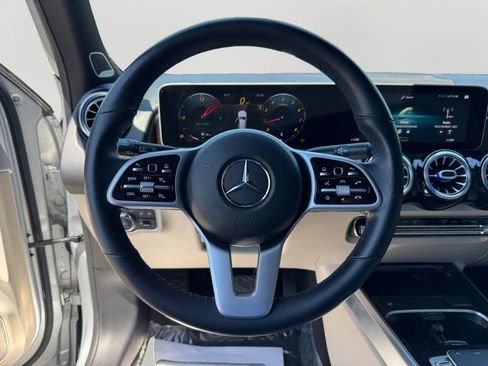 Used 2020 Mercedes-Benz GLB 250 w/ Premium Package image 19