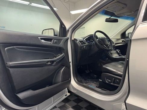 Used 2018 Ford Edge Titanium w/ Technology Package image 26