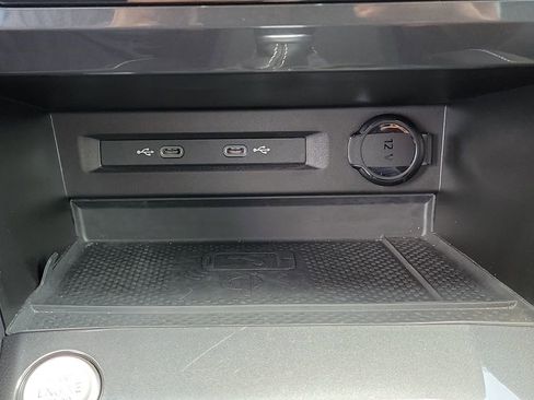 Used 2023 Volkswagen Tiguan SE FWD image 24