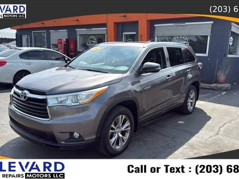 Used 2014 Toyota Highlander XLE AWD/4WD image 3