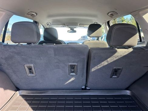 Used 2023 GMC Terrain SLE image 25