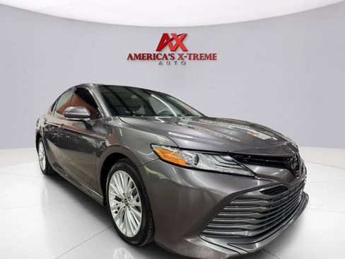 Used 2020 Toyota Camry XLE FWD image 7