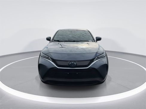 Used 2022 Toyota Venza XLE image 3