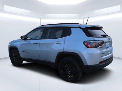 Used 2025 Jeep Compass Latitude w/ Altitude Special Edition AWD/4WD image 5