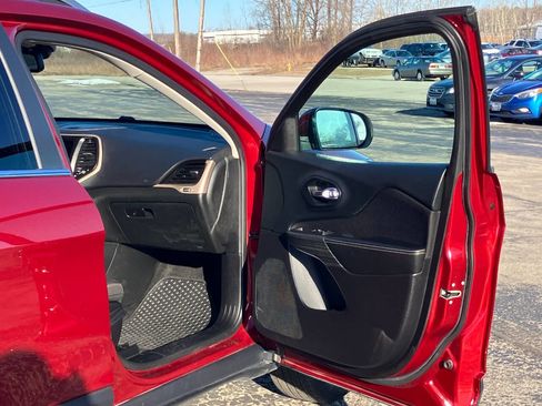 Used 2016 Jeep Cherokee Latitude w/ Cold Weather Group image 13