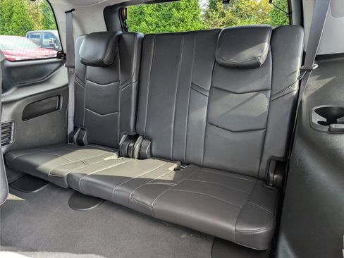Used 2019 Cadillac Escalade Premium Luxury image 17