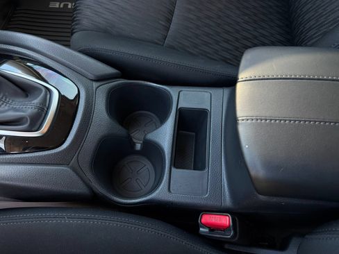 Used 2020 Nissan Rogue S FWD image 18