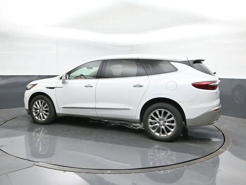 Used 2020 Buick Enclave Essence w/ Sound and Sites Package image 3
