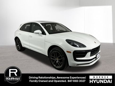 Used 2023 Porsche Macan AWD/4WD image 3