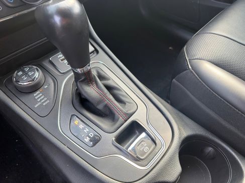 Used 2022 Jeep Cherokee Trailhawk w/ Premium Leather Package AWD/4WD image 28