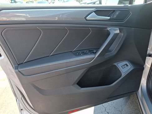 Certified 2022 Volkswagen Tiguan SE R-Line AWD/4WD image 12