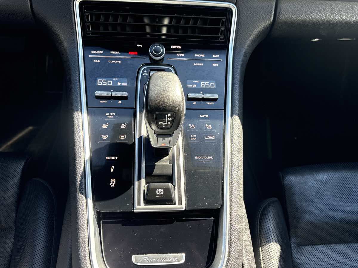 Used 2022 Porsche Panamera Platinum Edition w/ Assistance Package RWD image 25