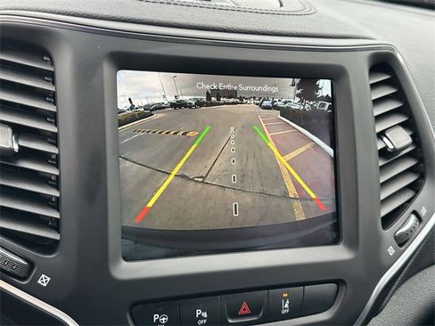 Used 2023 Jeep Cherokee Altitude Lux image 16