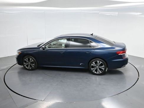 Used 2022 Volkswagen Passat 2.0T SE FWD image 45