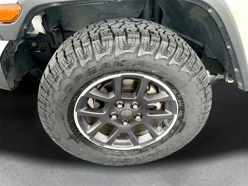 Used 2023 Jeep Gladiator Overland image 10