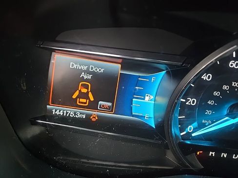 Used 2018 Ford Explorer XLT w/ Equipment Group 202A FWD image 7