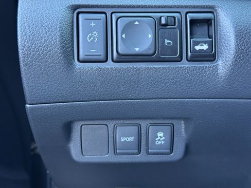 Used 2019 Nissan Sentra SR w/ Exterior Package image 16