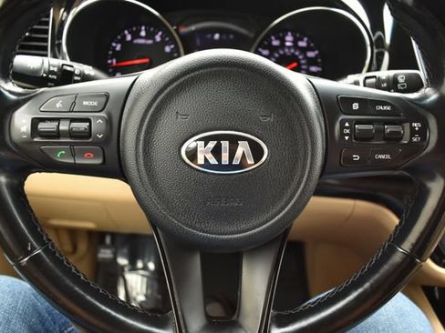 Used 2017 Kia Sedona EX FWD image 23