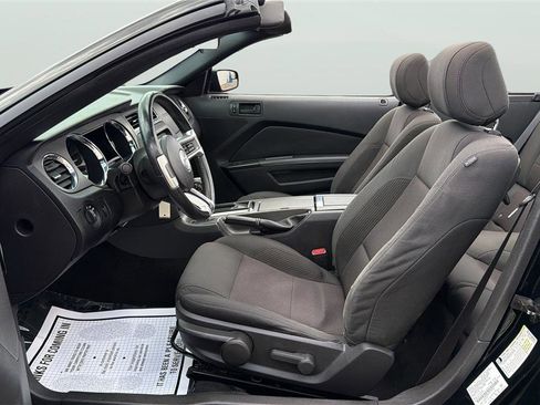 Used 2014 Ford Mustang Convertible RWD image 15